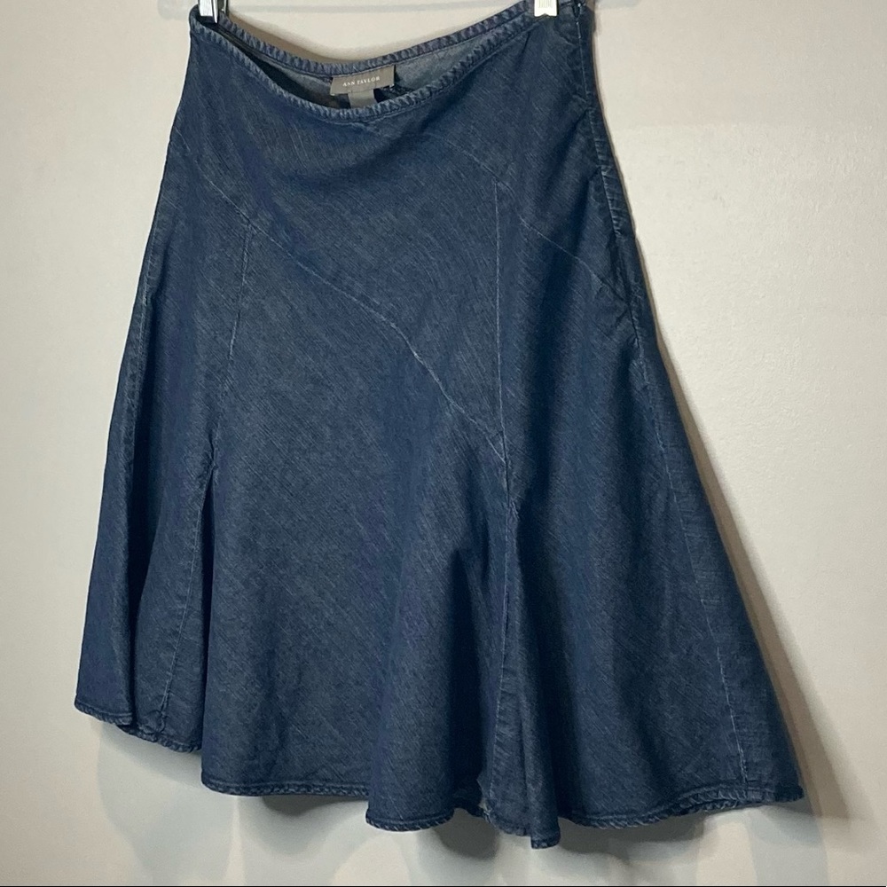 Ann Taylor flowy Jean skirt size 4